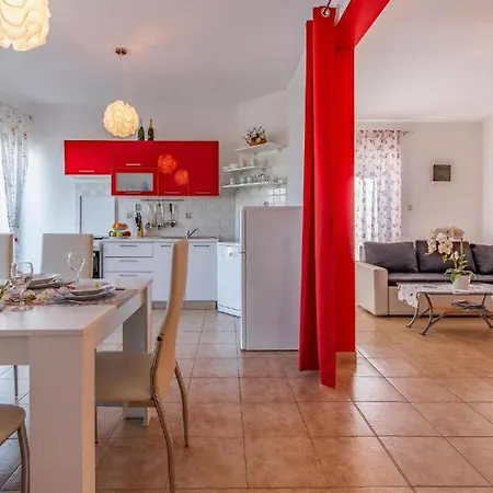 Casa de Férias Casa Loreta - Pet Friendly With Pool Šišan