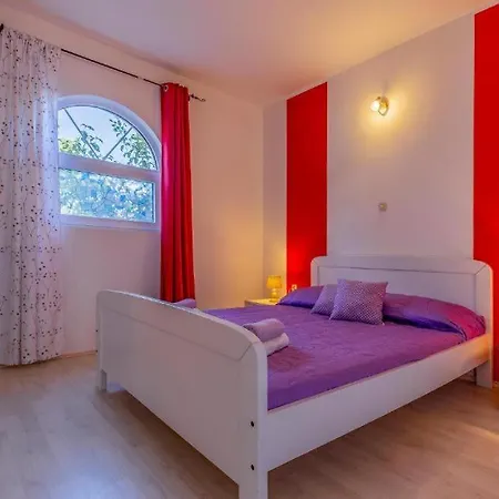 Casa Loreta - Pet Friendly With Pool Casa de Férias Šišan