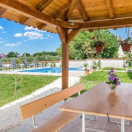 Casa Loreta - Pet Friendly With Pool * Šišan